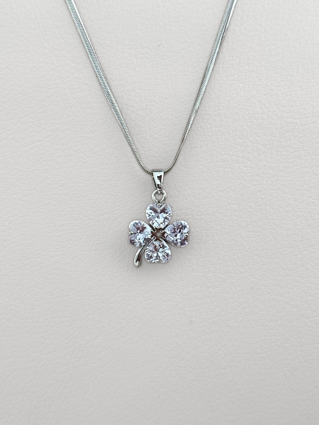 Collar Trébol con Zircon