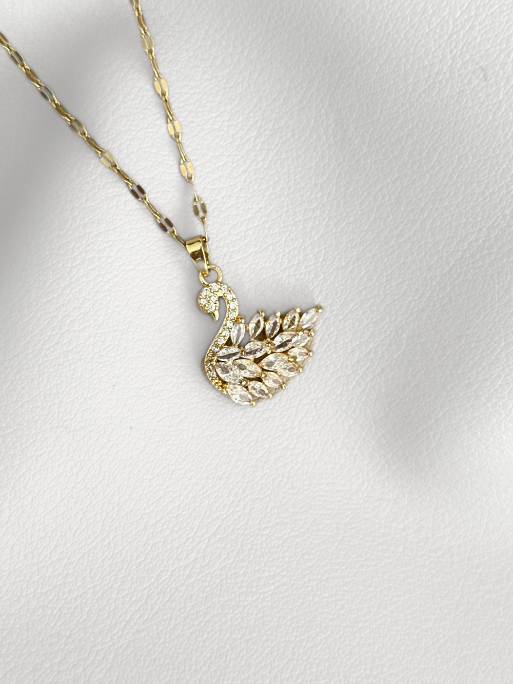 Collar Golden Swan Elegance