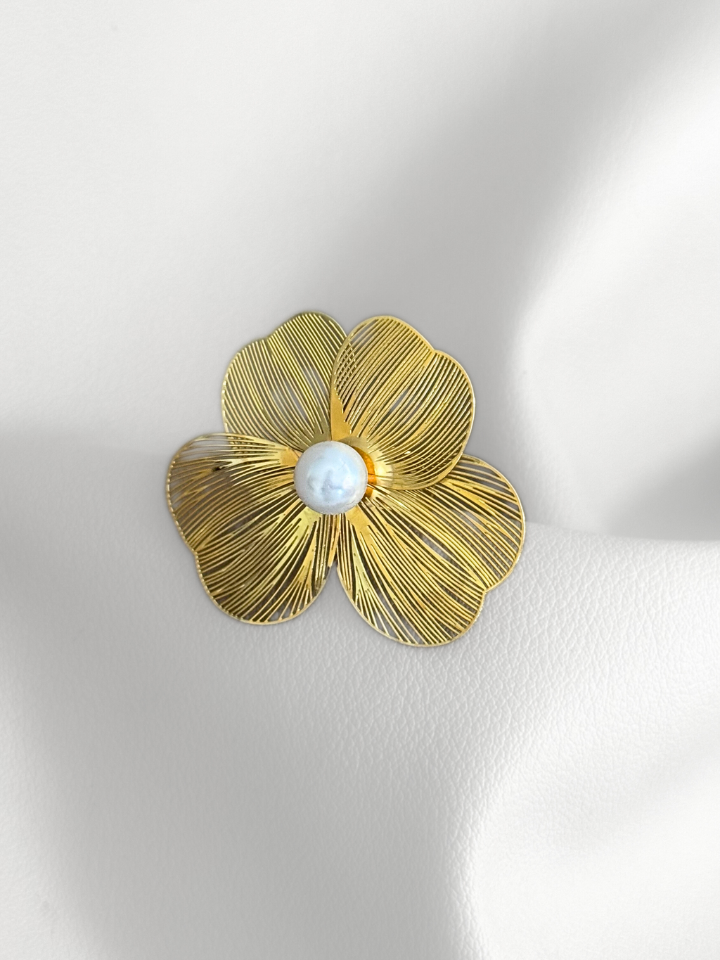 Anillo Golden Petal Pearl