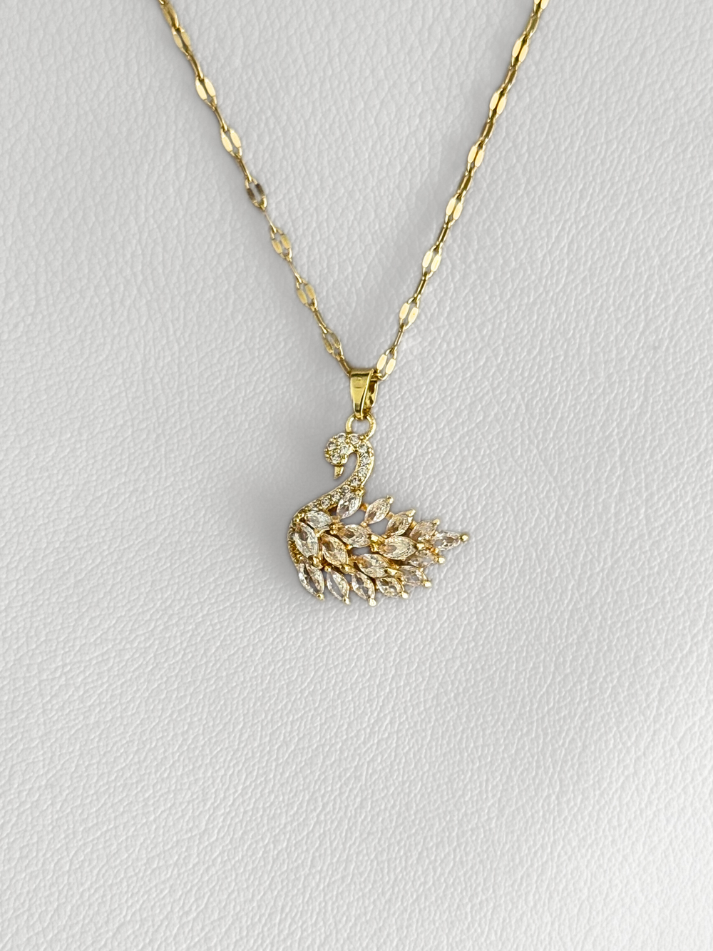 Collar Golden Swan Elegance