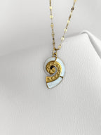 Collar Seashell Aura Dorado