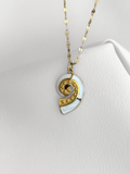 Collar Seashell Aura Dorado