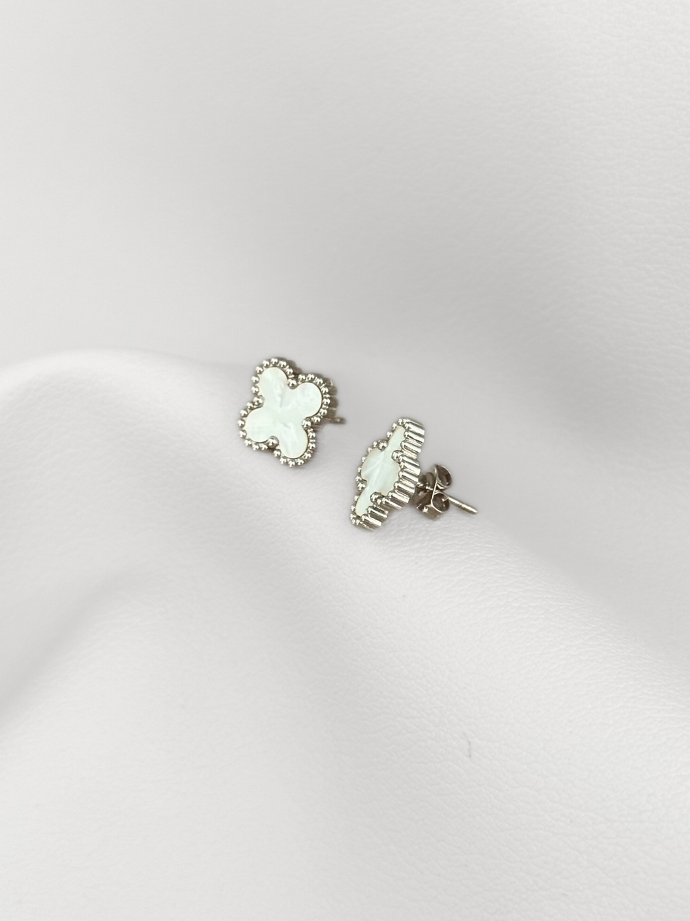 Aretes Silver White Clover