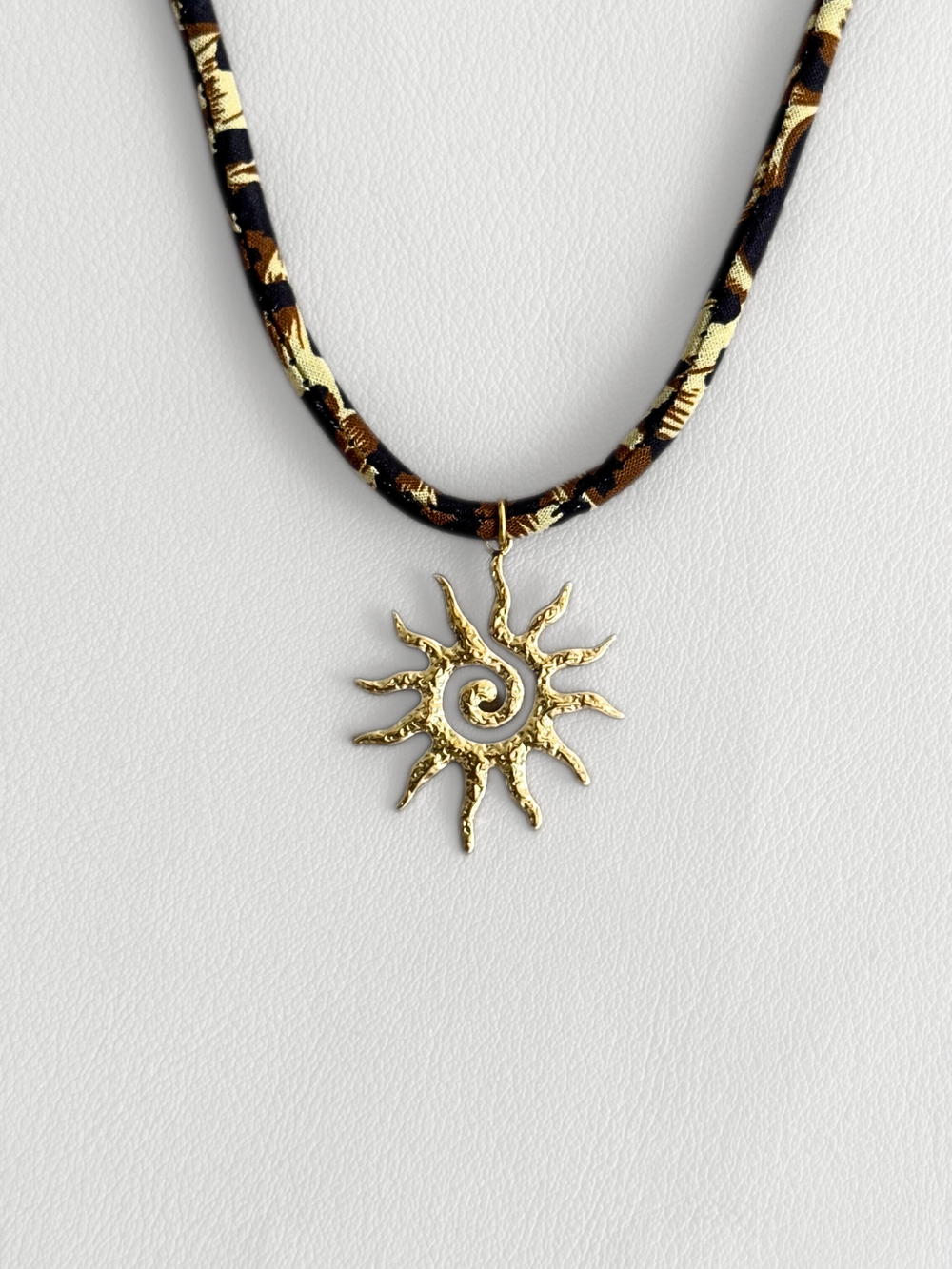 Collar “Sol Étnico Midnight”