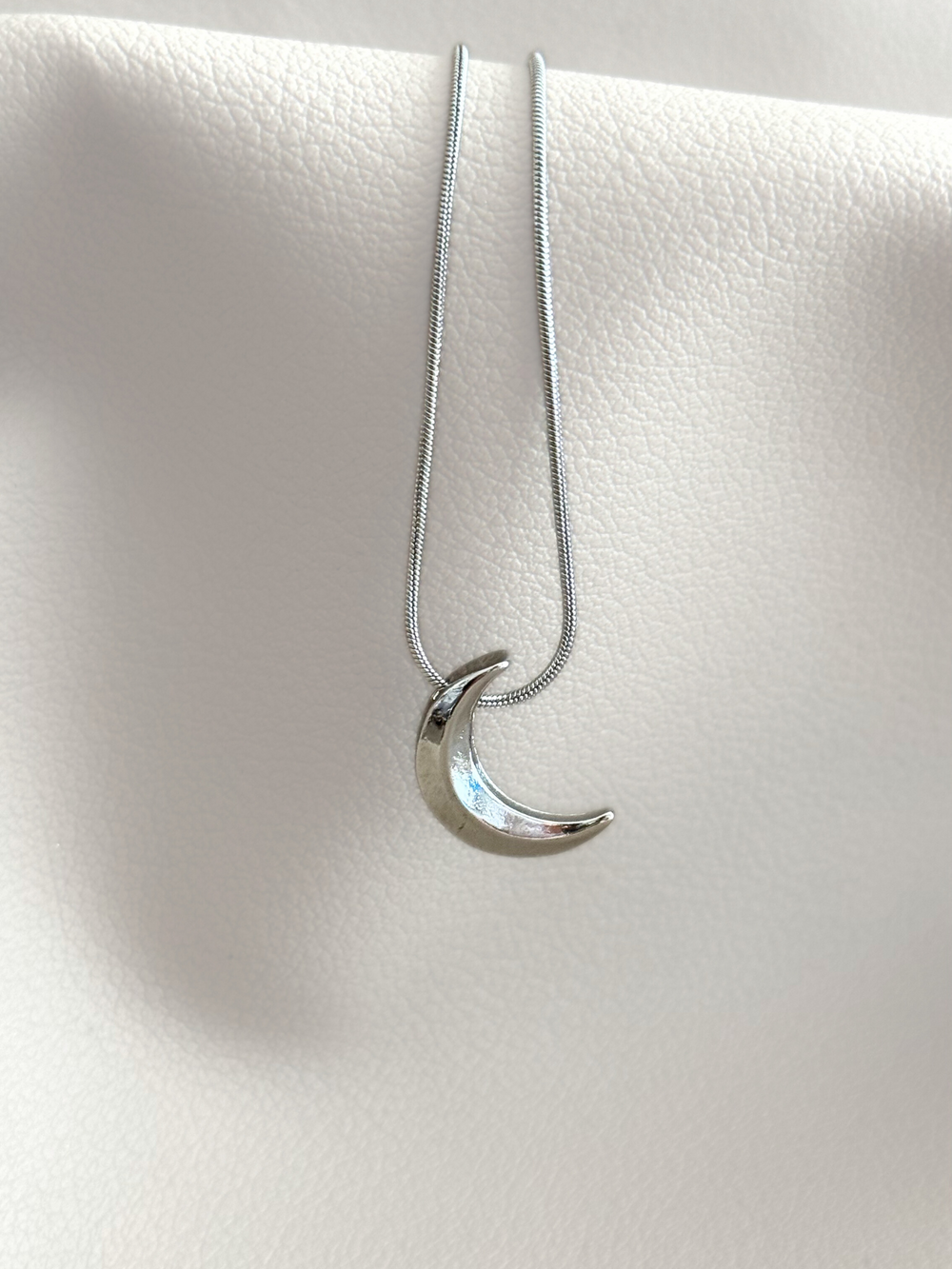 Collar Luna de acero 316L plateado