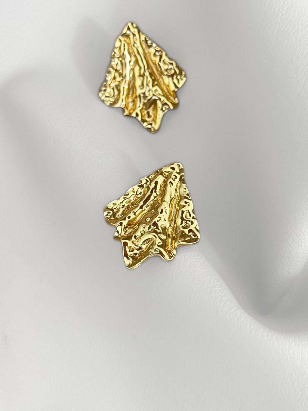 Aretes Nautic Shell Asymmetric Gold