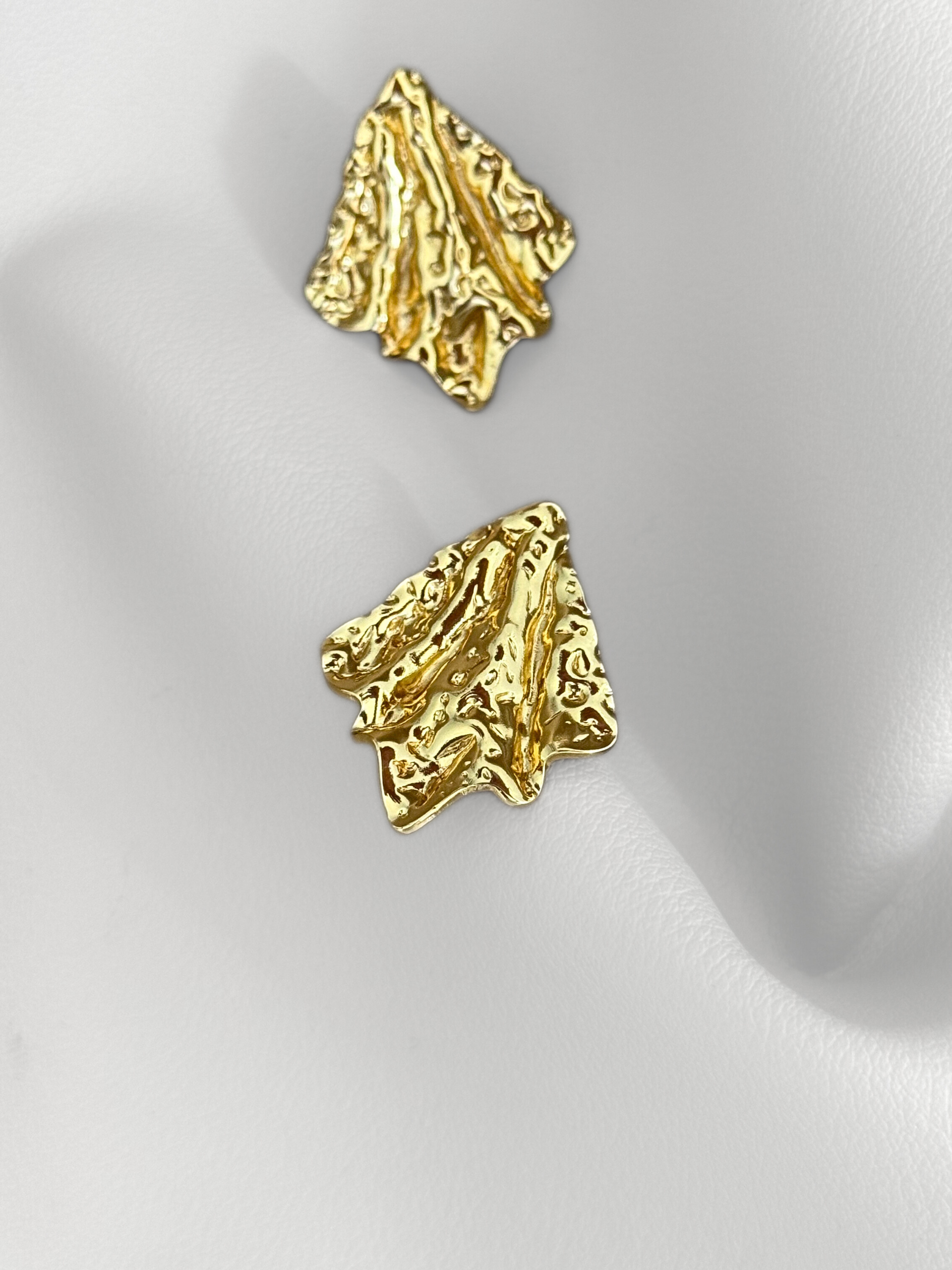 Aretes Nautic Shell Asymmetric Gold
