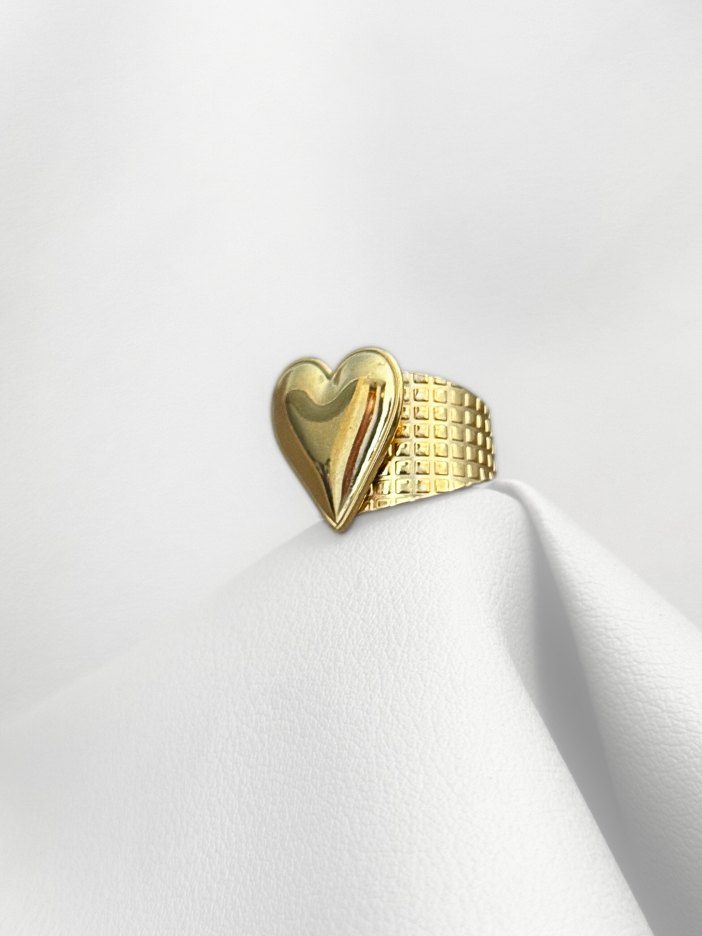 Anillo Dorado Bold Heart Regulable
