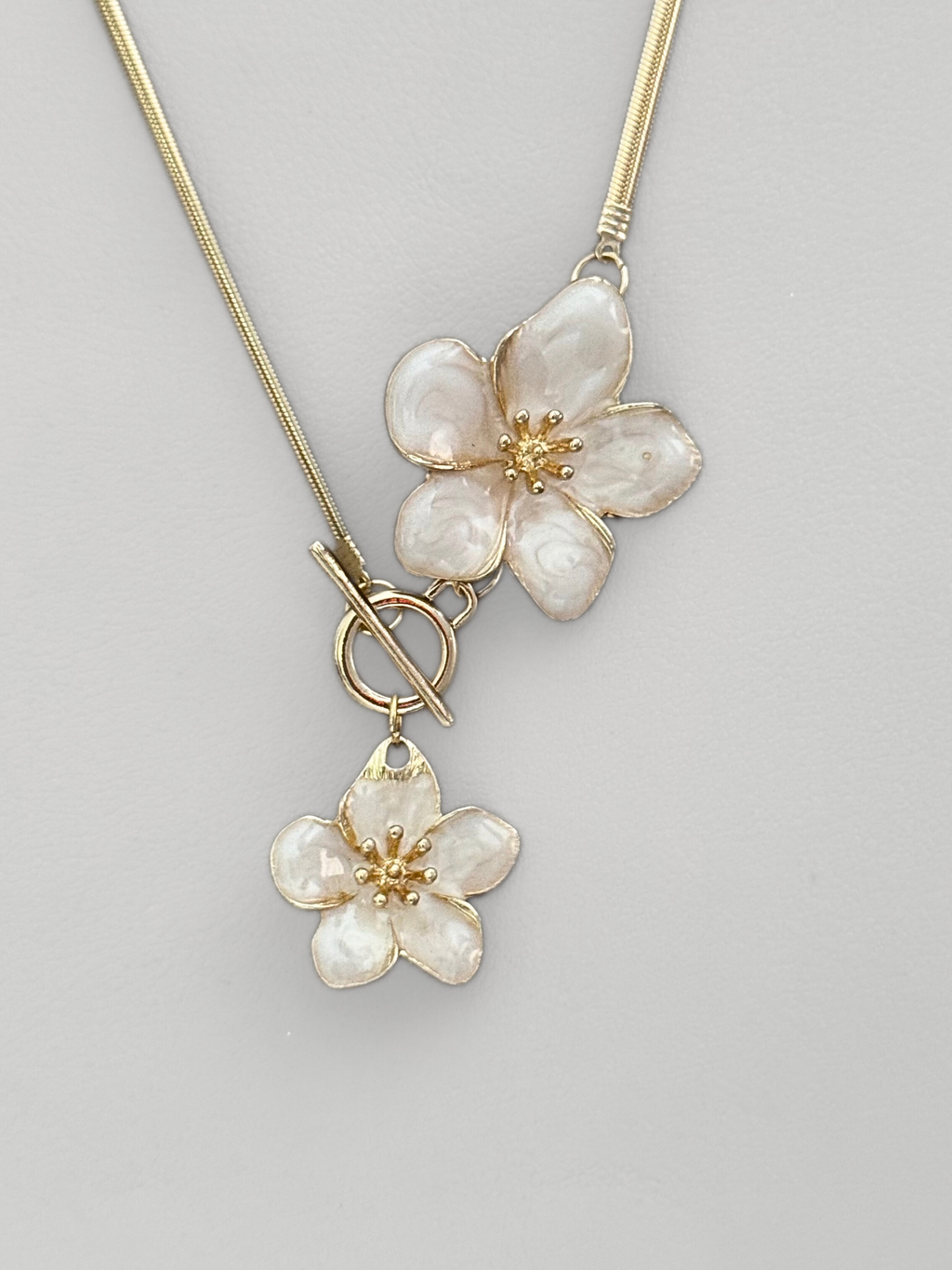 Collar Vintage White Bloom