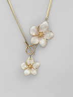 Collar Vintage White Bloom