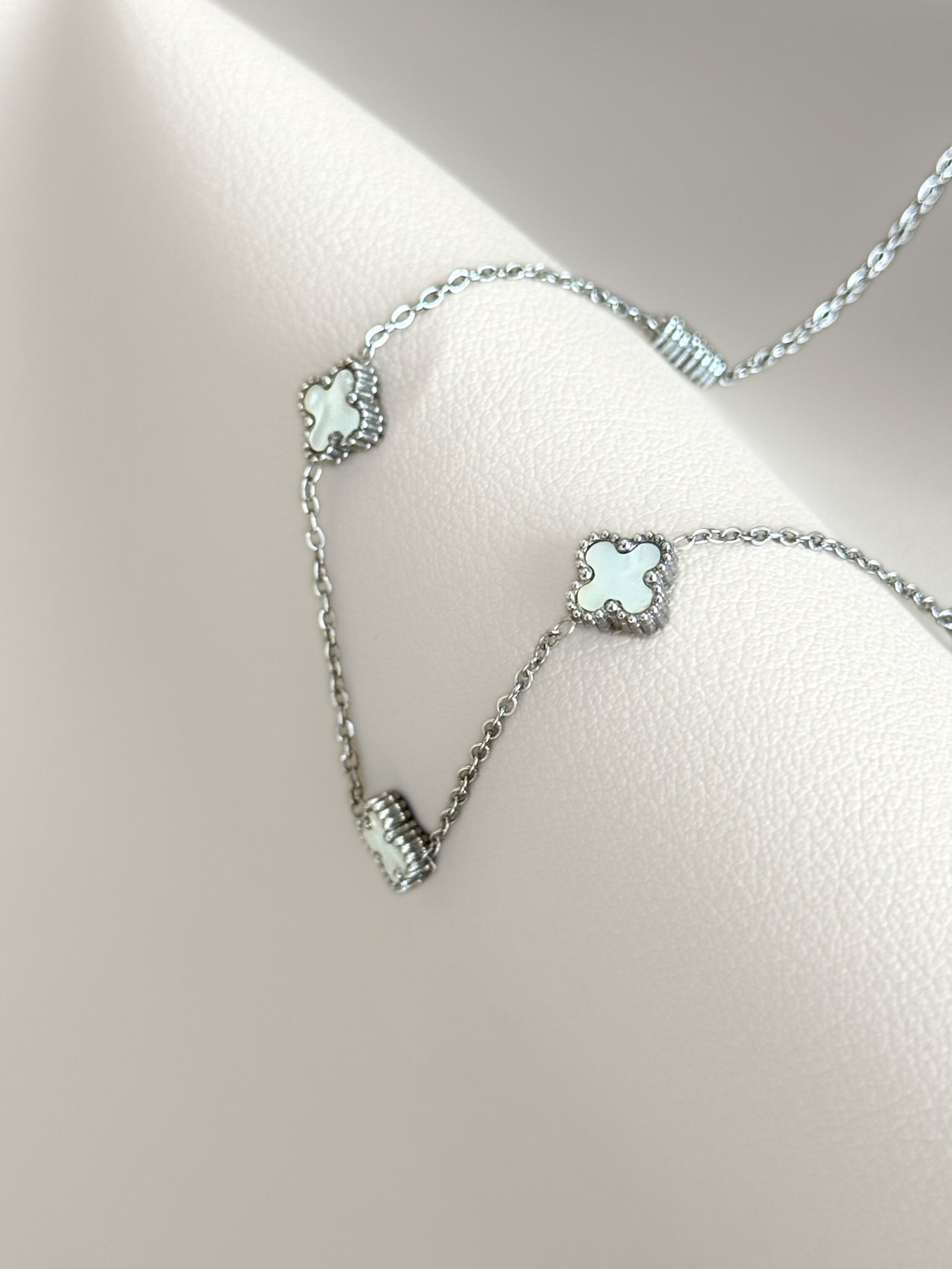 Collar white
