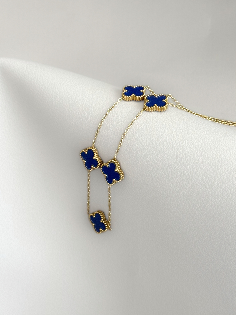 Collar Blue estilo Van Cleef acero 316L dorado