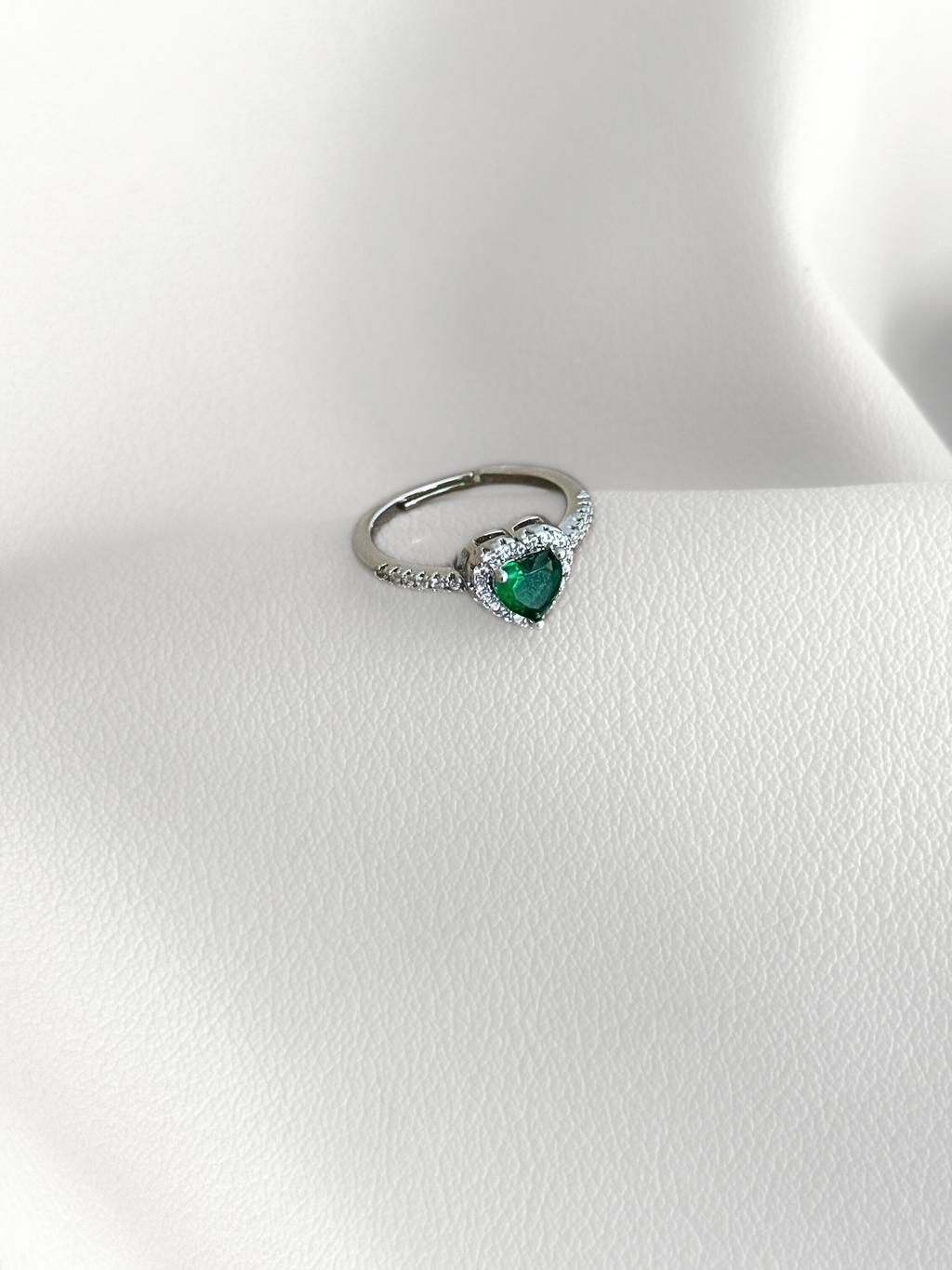 Anillo Amethyst Heart Charm