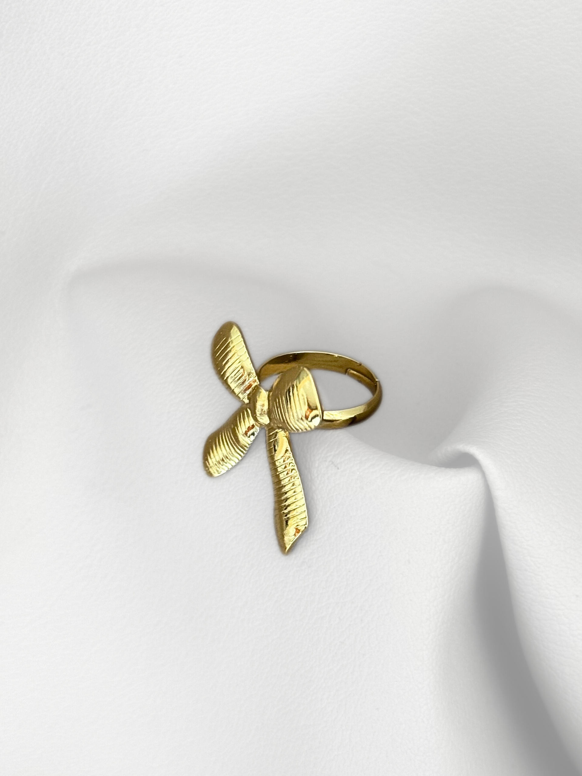 Anillo “Golden Bow Max”