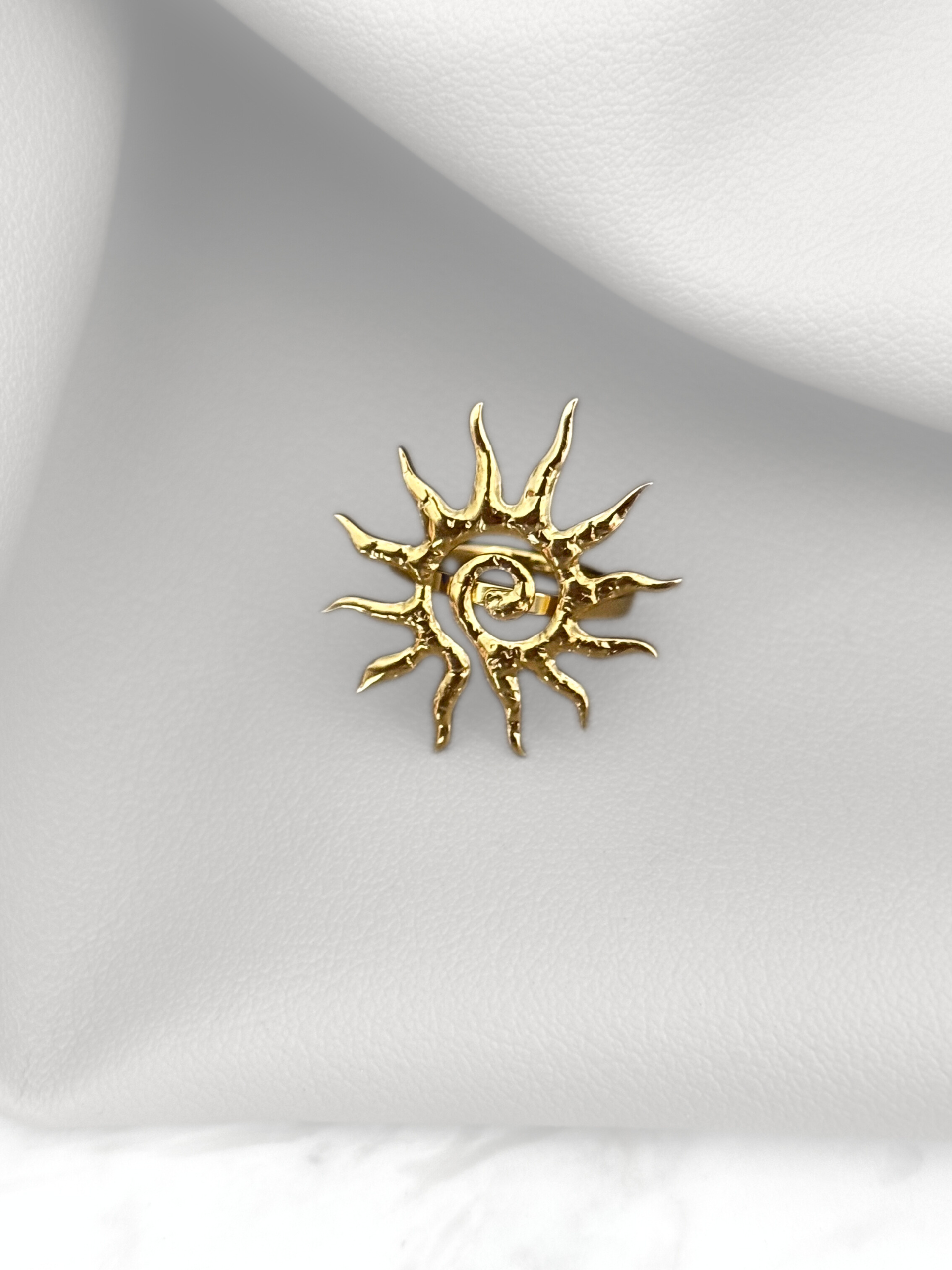 Anillo Sunflare Dorado Maximalista