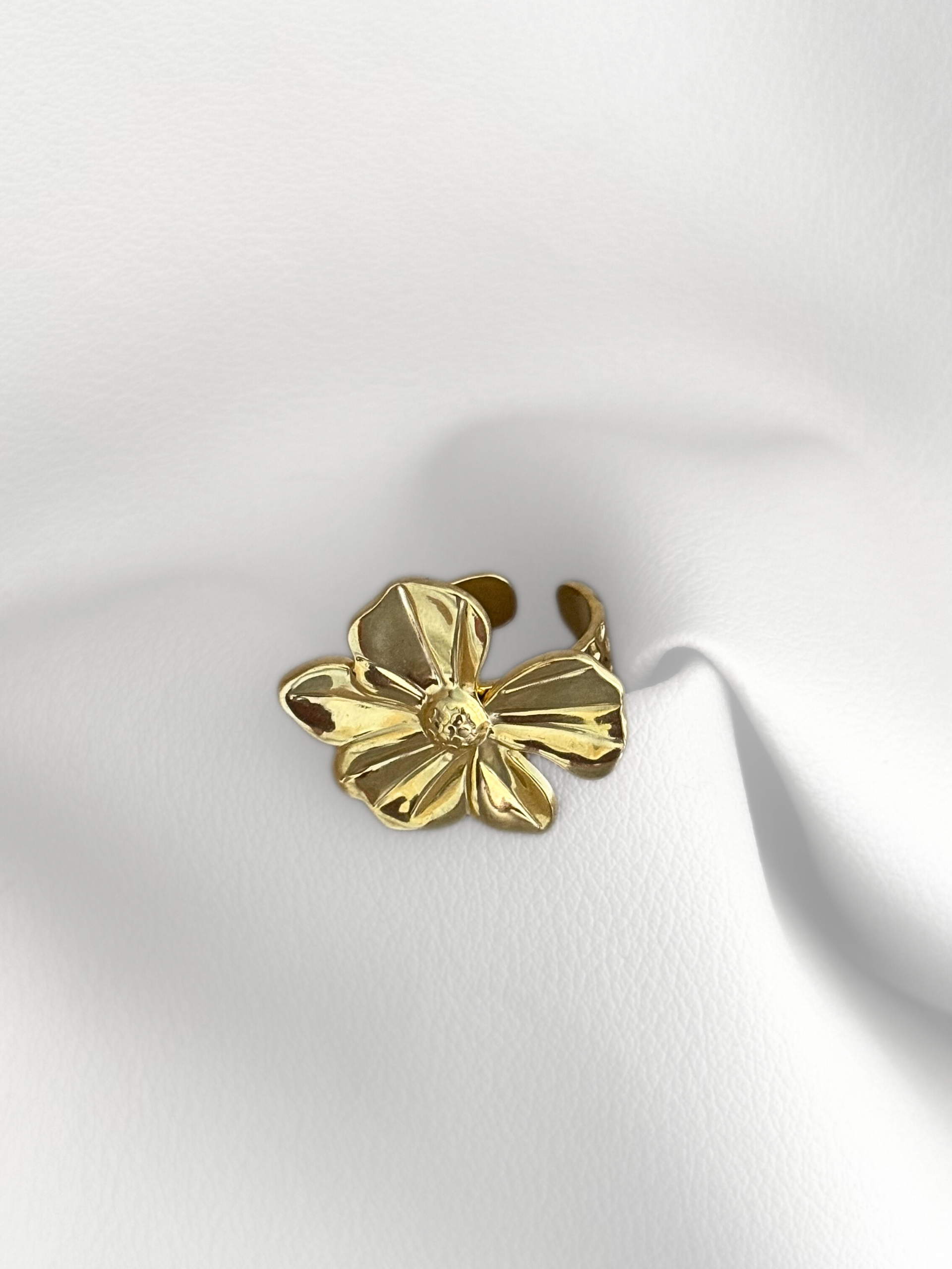 Anillo Golden Wildpetal Regulable