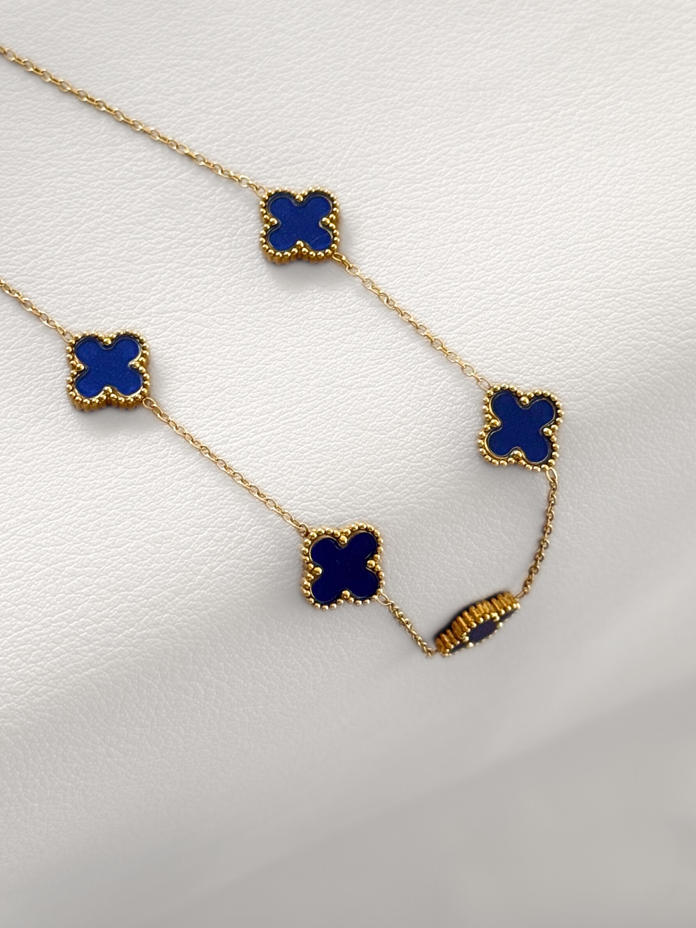 Collar Blue estilo Van Cleef acero 316L dorado