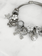 Pulsera Flores Blancas & Lazo Elegante