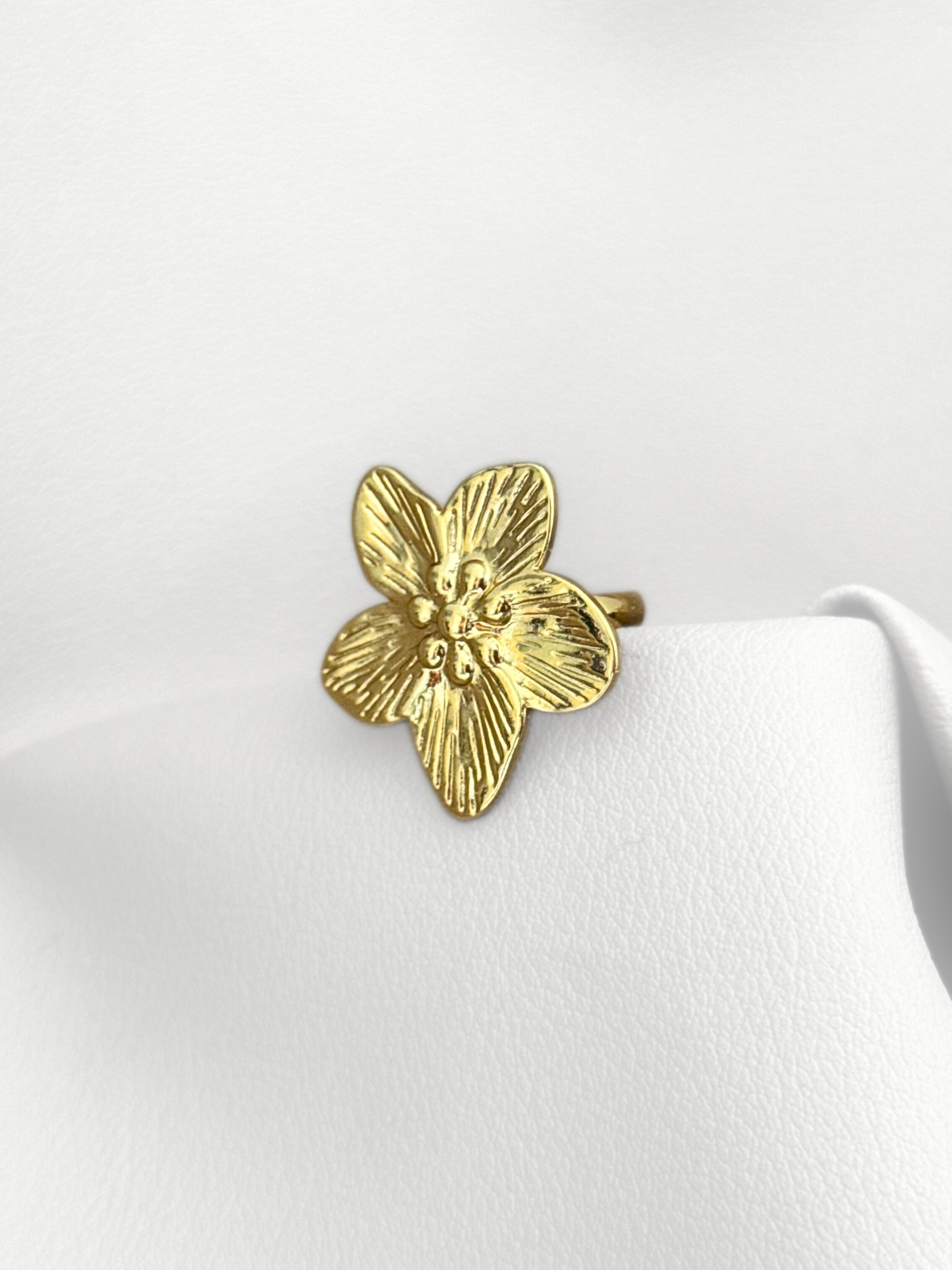 Anillo “Golden Petal Max”