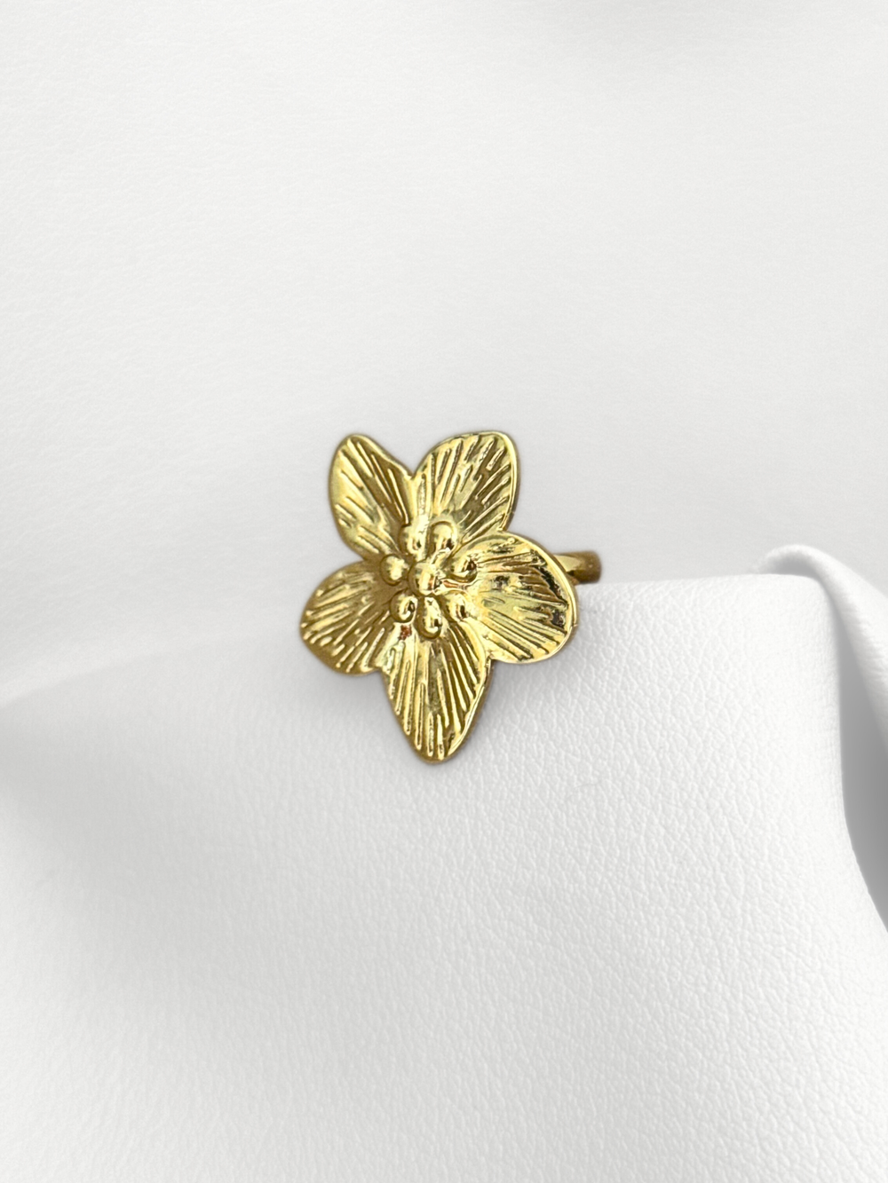 Anillo “Golden Petal Max”