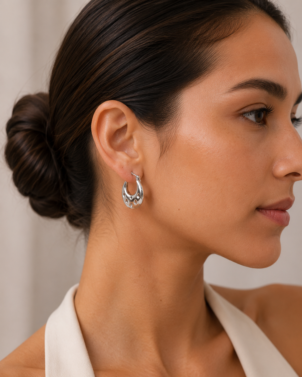 Aretes de acero 316L, aretes plateados, argollas de acero, aretes tipo argolla, argollas caladas, aretes modernos, aretes elegantes y joyería de acero.