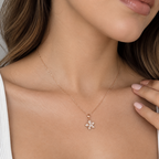 Collar flor mujer
Collar Rose Gold
Collar baño oro rosa
Collar con zirconias
Collar elegante mujer
Collar delicado
Collar floral
Joyería Rose Gold
Collar para regalo
Collar flor Rose Gold 14K con zirconias