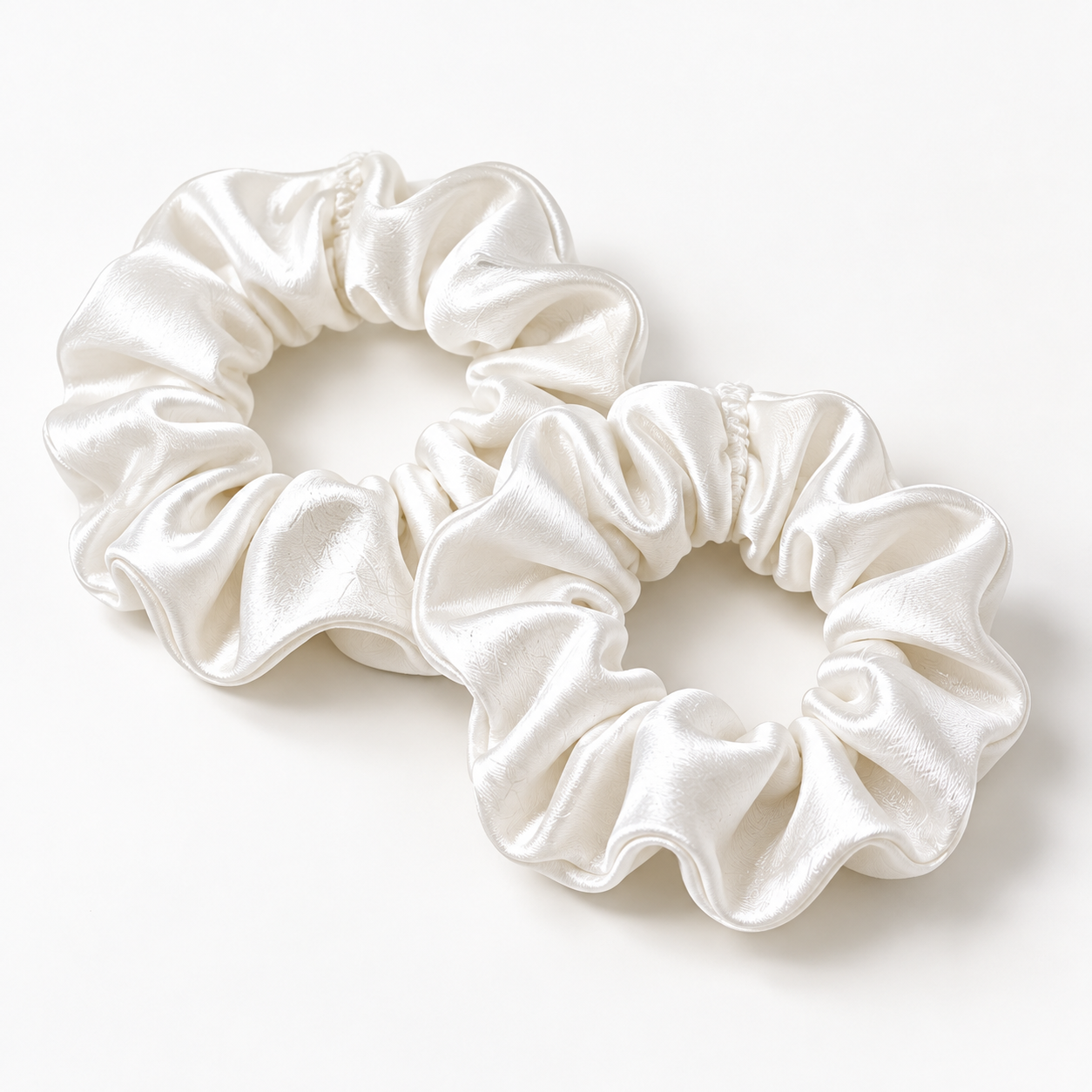 Pack x2 Scrunchies de Satén Blanco | Cuidado y Estilo para el Cabello