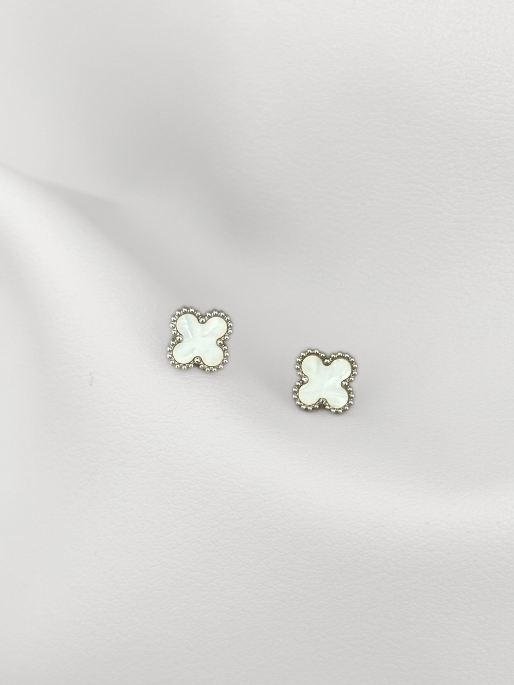 Aretes Silver White Clover