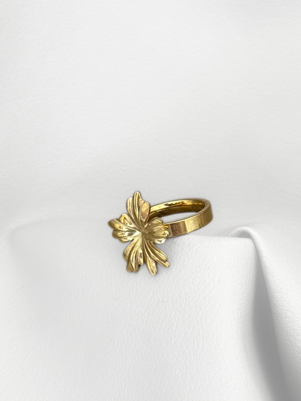 Anillo Golden Sunbloom Maximalista