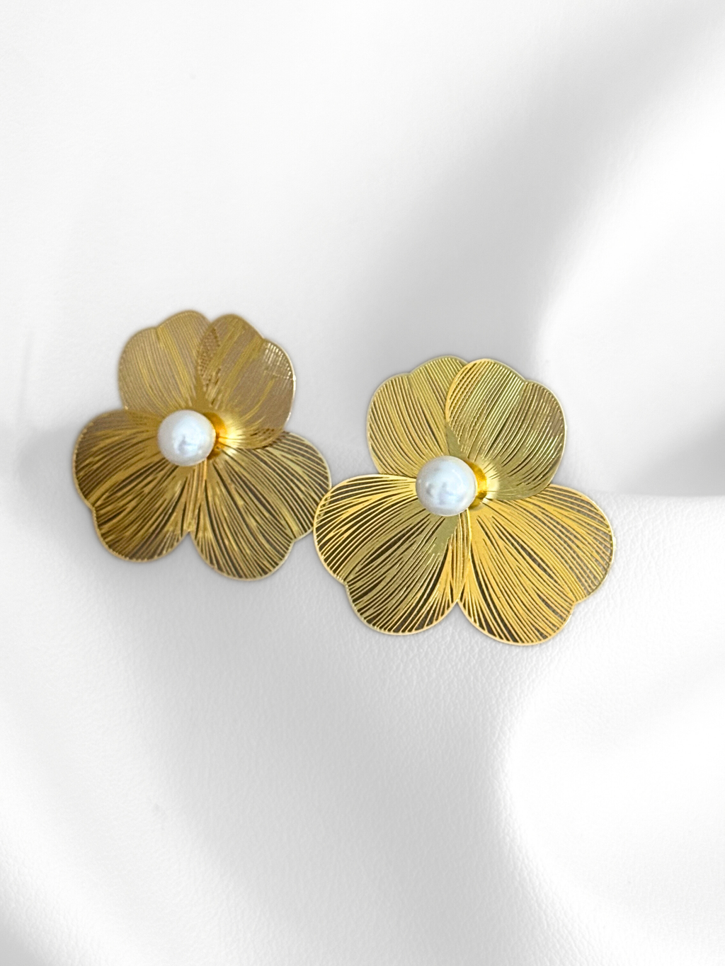 Aretes Golden Petal Pearl