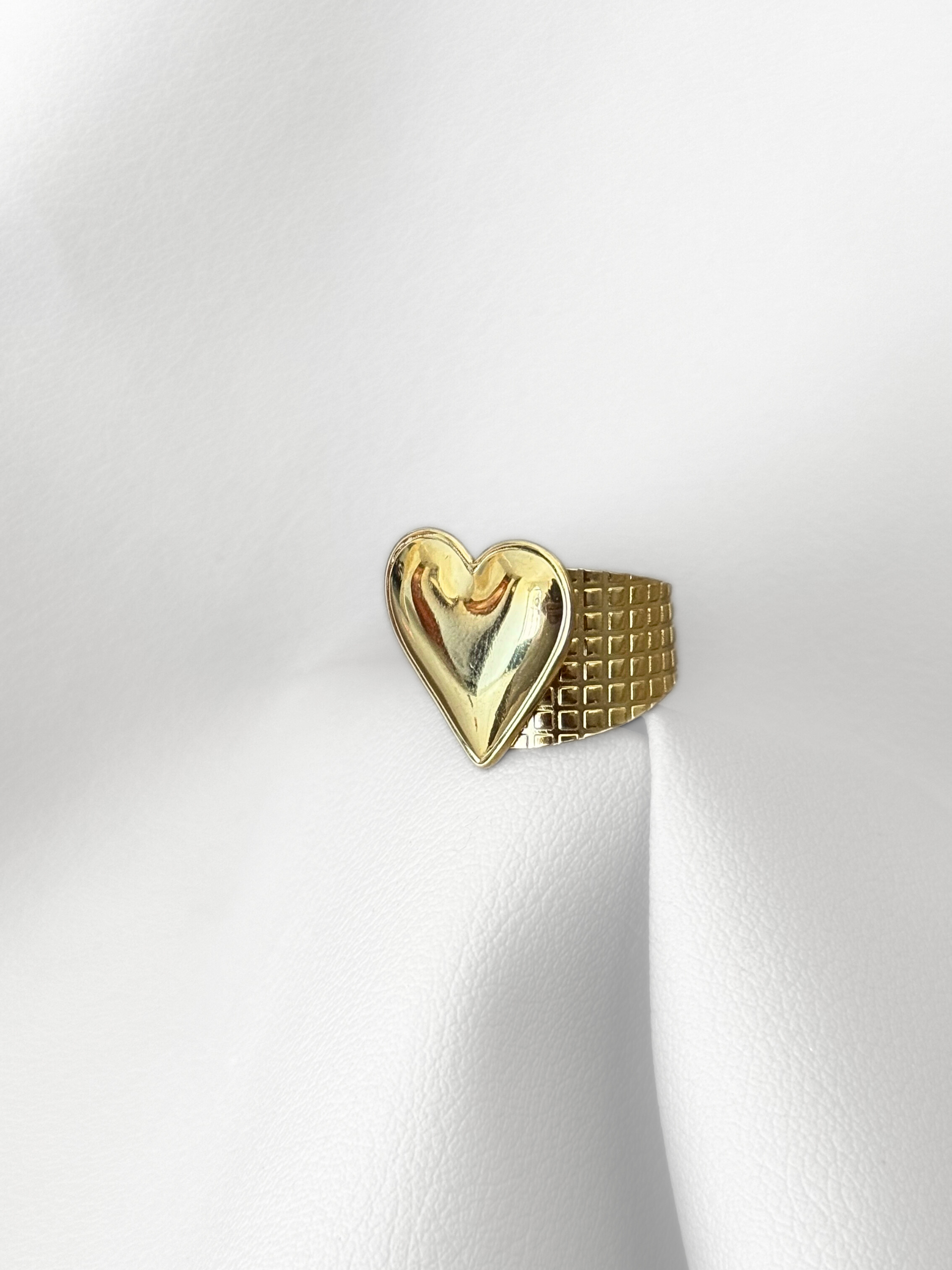 Anillo Dorado Bold Heart Regulable