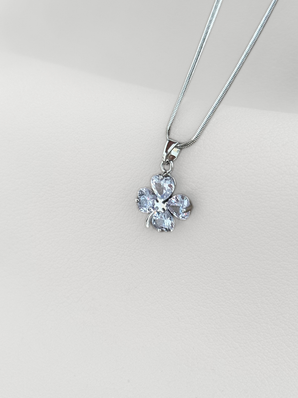 Collar Trébol con Zircon