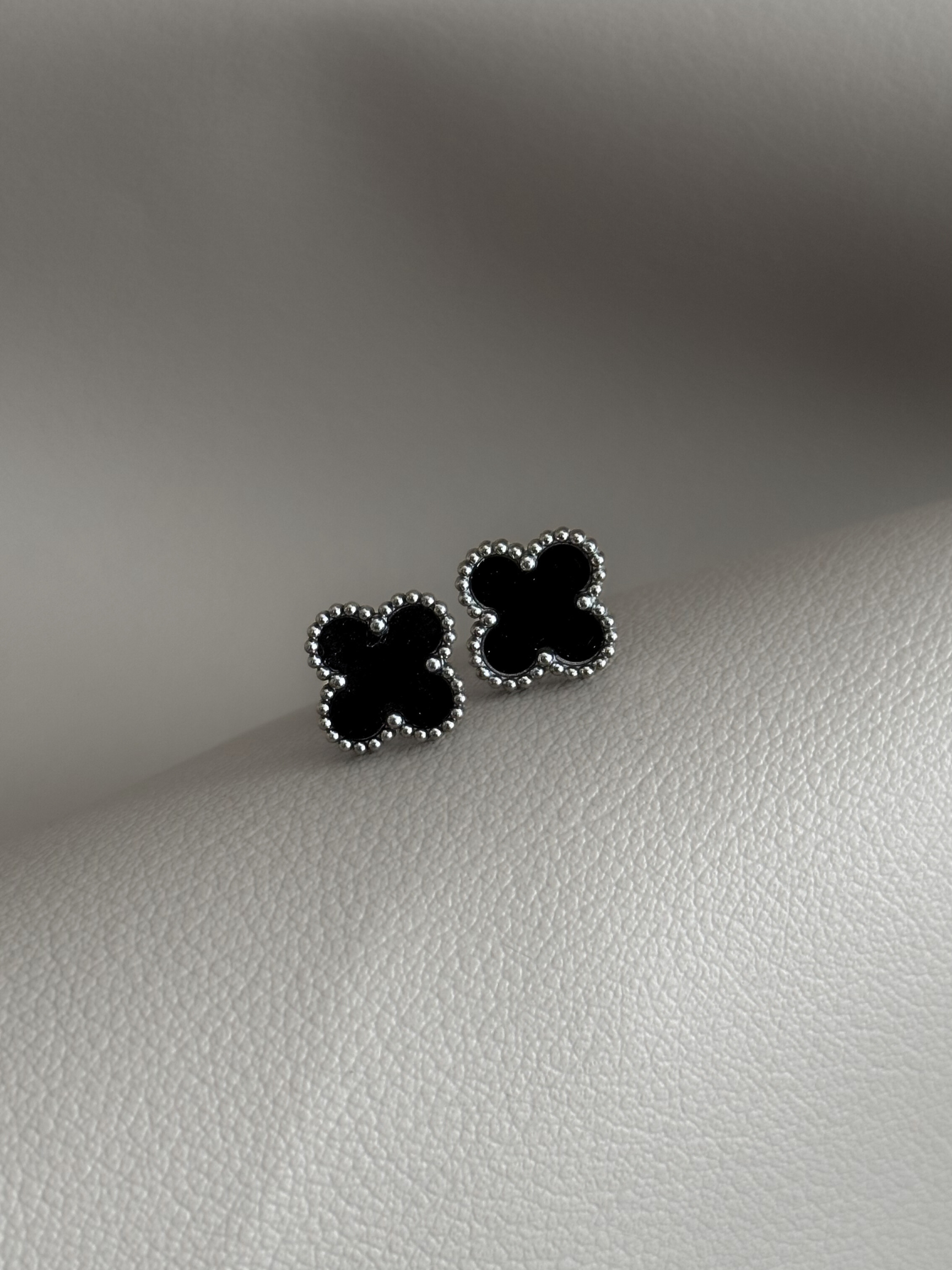 Arete estilo Van Cleef acero 316L plateado